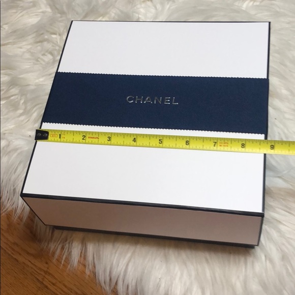 100% Auth CHANEL GIFT BOX w/ RIBBON - Picture 12 of 14
